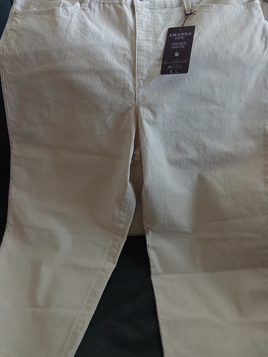 Amanda Capri - Picture 4 of 7